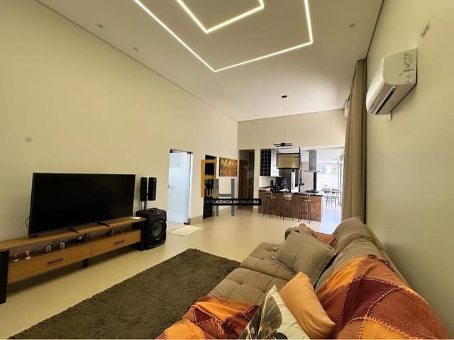 Casa com 305m² 3 quartos e 4 banheiros, à venda, no bairro Parqville Pinheiros em Aparecida de Goiânia