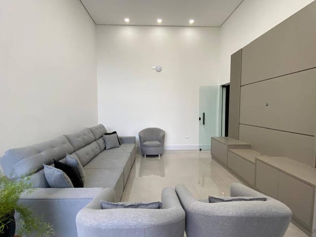 Casa com 500m² 3 quartos e 4 banheiros, à venda, no bairro Mediterrâneo em Londrina