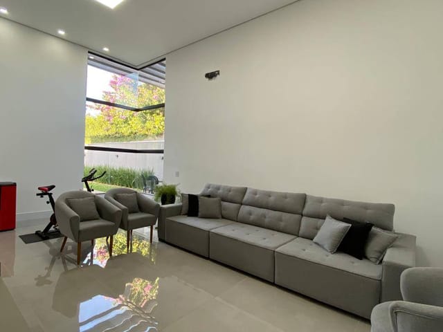 Casa com 500m² 3 quartos e 4 banheiros, à venda, no bairro Mediterrâneo em Londrina