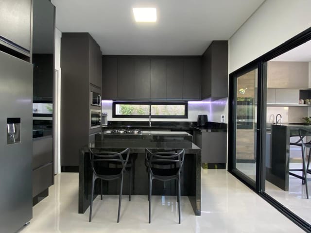 Casa com 500m² 3 quartos e 4 banheiros, à venda, no bairro Mediterrâneo em Londrina