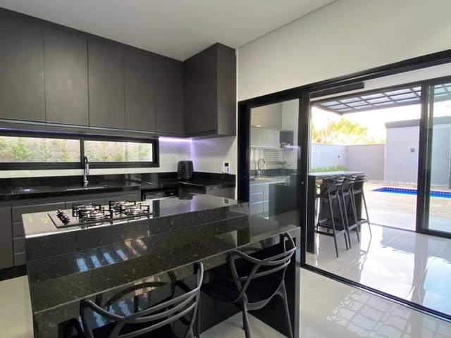 Casa com 500m² 3 quartos e 4 banheiros, à venda, no bairro Mediterrâneo em Londrina