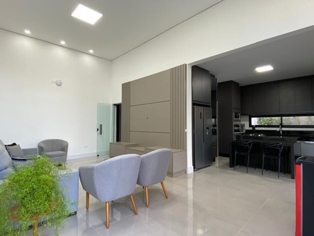 Casa com 500m² 3 quartos e 4 banheiros, à venda, no bairro Mediterrâneo em Londrina