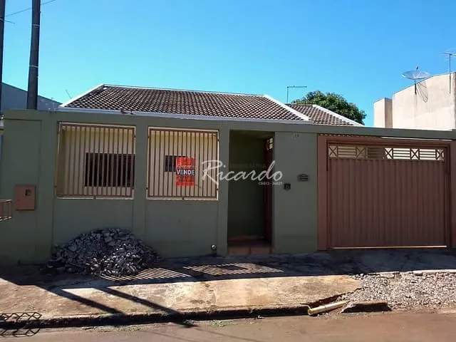 Casa com 200m² 3 quartos e 2 banheiros, à venda, no bairro Jardim Universidade em Arapongas