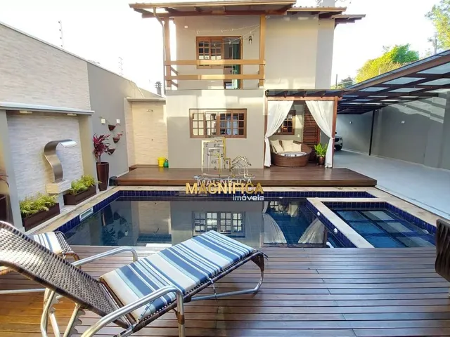 Casa 4 quartos e 6 banheiros, para alugar, no bairro Uberaba em Curitiba