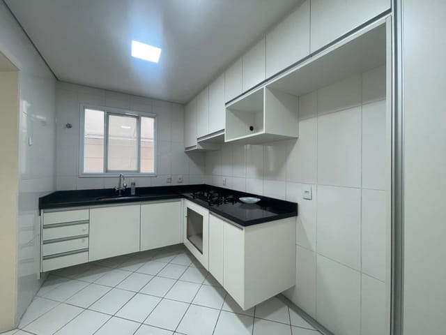 Casa 3 quartos e 4 banheiros, para alugar, no bairro Portais (Polvilho) em Cajamar