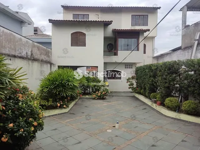 Sobrado com 500m² 4 quartos e 3 banheiros, à venda, no bairro Santa Maria em Santo André