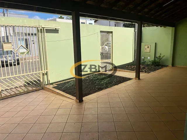 Casa com 400m² 3 quartos e 2 banheiros, para alugar, no bairro Jardim Montecatini em Cambé