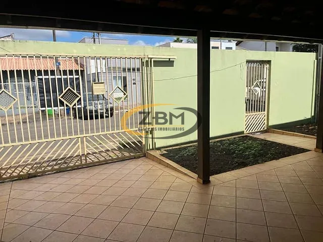 Casa com 400m² 3 quartos e 2 banheiros, para alugar, no bairro Jardim Montecatini em Cambé
