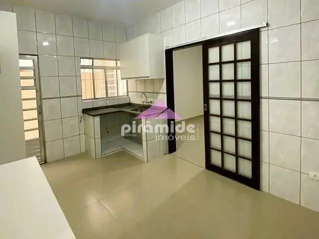 Casa 2 quartos e 2 banheiros, à venda, no bairro Jardim das Indústrias em São José dos Campos