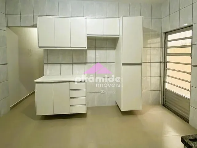 Casa 2 quartos e 2 banheiros, à venda, no bairro Jardim das Indústrias em São José dos Campos