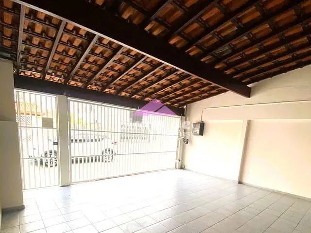 Casa 2 quartos e 2 banheiros, à venda, no bairro Jardim das Indústrias em São José dos Campos