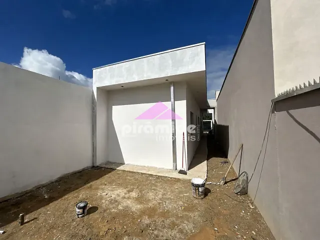 Casa 2 quartos e 2 banheiros, à venda, no bairro Balneário dos Golfinhos em Caraguatatuba