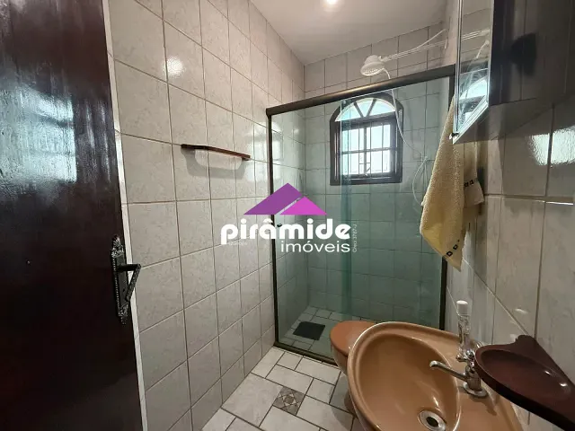 Casa 2 quartos e 2 banheiros, à venda, no bairro Indaiá em Caraguatatuba