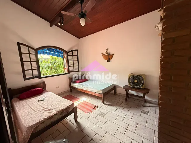 Casa 2 quartos e 2 banheiros, à venda, no bairro Indaiá em Caraguatatuba