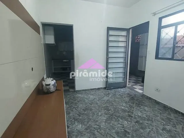 Casa 2 quartos e 1 banheiro, para alugar, no bairro Santana em São José dos Campos