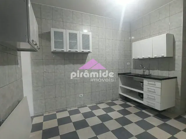 Casa 2 quartos e 1 banheiro, para alugar, no bairro Santana em São José dos Campos
