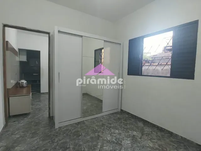 Casa 2 quartos e 1 banheiro, para alugar, no bairro Santana em São José dos Campos