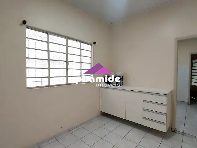 Casa com 300m² 3 quartos e 2 banheiros, à venda, no bairro Jardim Bela Vista em São José dos Campos