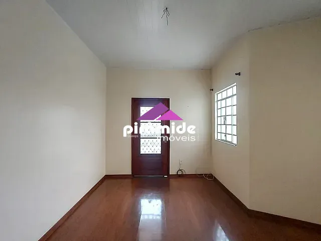 Casa com 300m² 3 quartos e 2 banheiros, à venda, no bairro Jardim Bela Vista em São José dos Campos