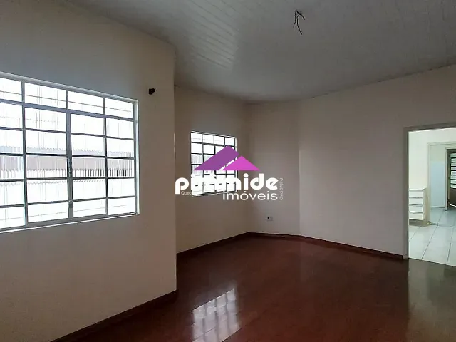 Casa com 300m² 3 quartos e 2 banheiros, à venda, no bairro Jardim Bela Vista em São José dos Campos