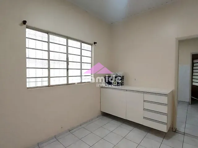 Casa com 300m² 3 quartos e 2 banheiros, à venda, no bairro Jardim Bela Vista em São José dos Campos