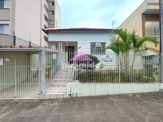 Casa com 300m² 3 quartos e 2 banheiros, à venda, no bairro Jardim Bela Vista em São José dos Campos