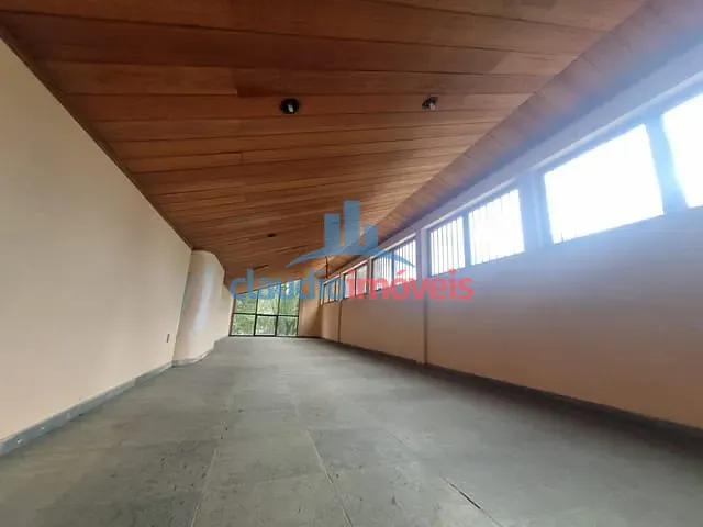 Casa com 590m² 3 quartos e 1 banheiro, à venda, no bairro Santa Rosa em Barra Mansa