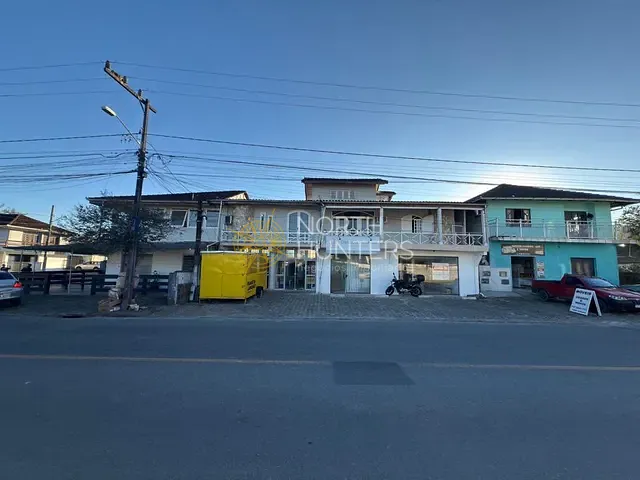 Casa com 696m² 5 quartos e 5 banheiros, à venda, no bairro Vila Nova em Joinville