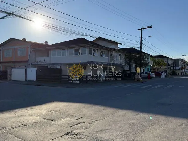 Casa com 696m² 5 quartos e 5 banheiros, à venda, no bairro Vila Nova em Joinville