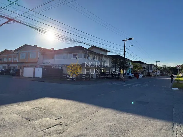 Casa com 696m² 5 quartos e 5 banheiros, à venda, no bairro Vila Nova em Joinville