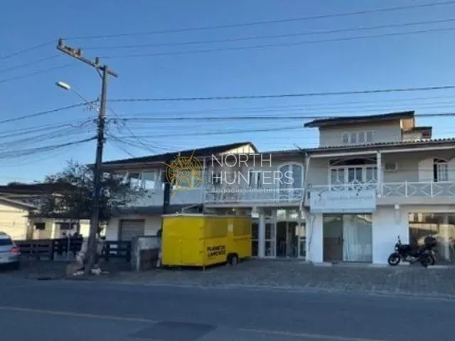 Casa com 696m² 5 quartos e 5 banheiros, à venda, no bairro Vila Nova em Joinville