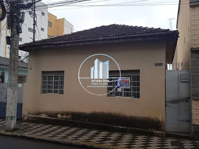 Casa com 288m² 3 quartos e 1 banheiro, à venda, no bairro Centro em Pouso Alegre