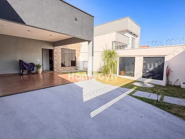 Casa com 243m² 3 quartos e 2 banheiros, à venda, no bairro Setor Araguaia em Aparecida de Goiânia