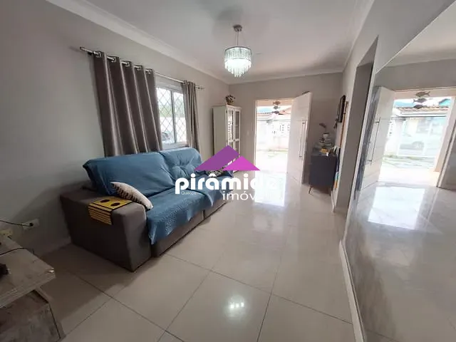 Casa com 300m² 3 quartos e 2 banheiros, à venda, no bairro Barranco Alto em Caraguatatuba
