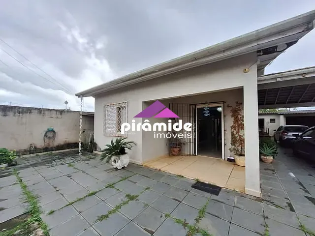 Casa com 300m² 3 quartos e 2 banheiros, à venda, no bairro Barranco Alto em Caraguatatuba