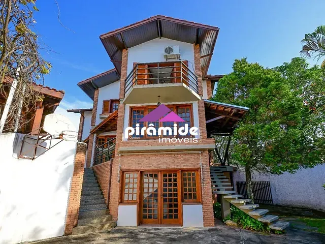 Casa 4 quartos e 3 banheiros, para alugar, no bairro Urbanova I em São José dos Campos