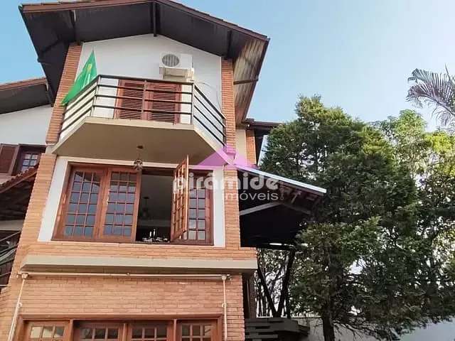 Casa 4 quartos e 3 banheiros, para alugar, no bairro Urbanova I em São José dos Campos