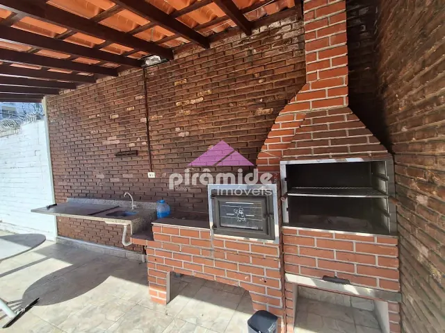 Casa 3 quartos e 2 banheiros, para alugar, no bairro Sumaré em Caraguatatuba