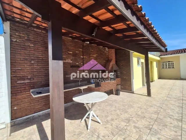 Casa 3 quartos e 2 banheiros, para alugar, no bairro Sumaré em Caraguatatuba