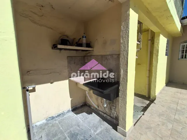 Casa 3 quartos e 2 banheiros, para alugar, no bairro Sumaré em Caraguatatuba