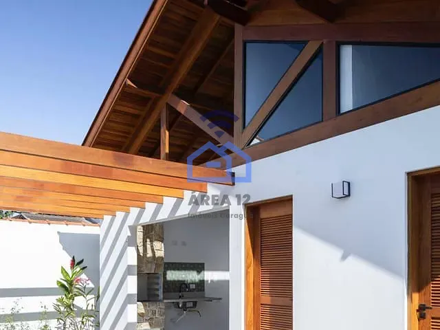 Casa com 270m² 3 quartos e 2 banheiros, à venda, no bairro Massaguaçu em Caraguatatuba