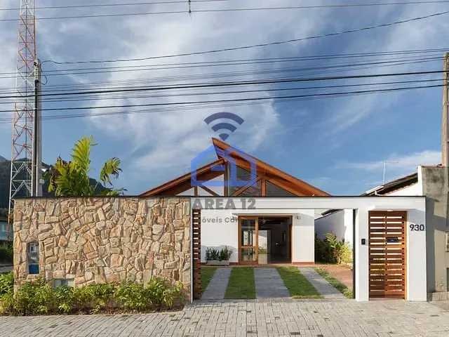 Casa com 270m² 3 quartos e 2 banheiros, à venda, no bairro Massaguaçu em Caraguatatuba