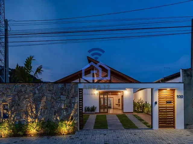 Casa com 270m² 3 quartos e 2 banheiros, à venda, no bairro Massaguaçu em Caraguatatuba