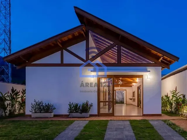 Casa com 270m² 3 quartos e 2 banheiros, à venda, no bairro Massaguaçu em Caraguatatuba