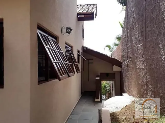 Casa com 600m² 4 quartos e 3 banheiros, à venda, no bairro Parque Arco Iris em Atibaia