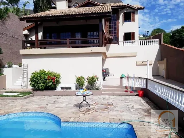 Casa com 600m² 4 quartos e 3 banheiros, à venda, no bairro Parque Arco Iris em Atibaia