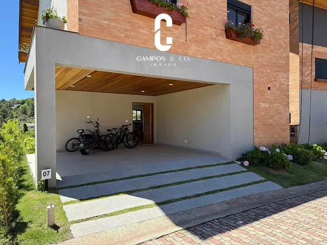 Casa com 230m² 4 quartos e 6 banheiros, à venda, no bairro Recanto das Araucárias em Campos do Jordão