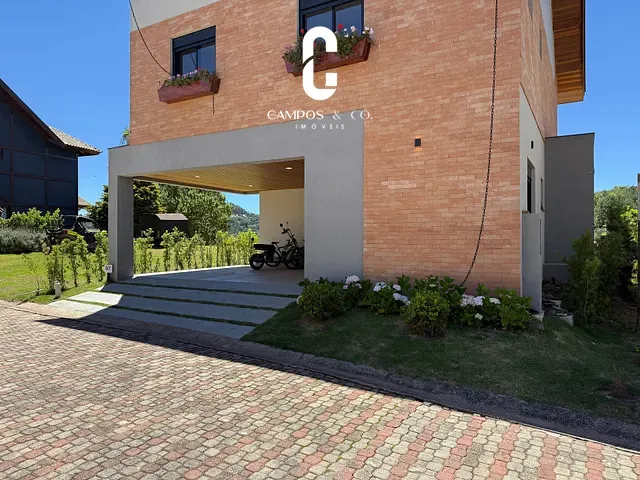 Casa com 230m² 4 quartos e 6 banheiros, à venda, no bairro Recanto das Araucárias em Campos do Jordão