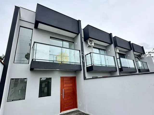 Casa com 94m² 2 quartos e 3 banheiros, à venda, no bairro Guanabara em Joinville
