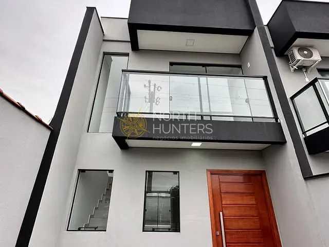 Casa com 94m² 2 quartos e 3 banheiros, à venda, no bairro Guanabara em Joinville